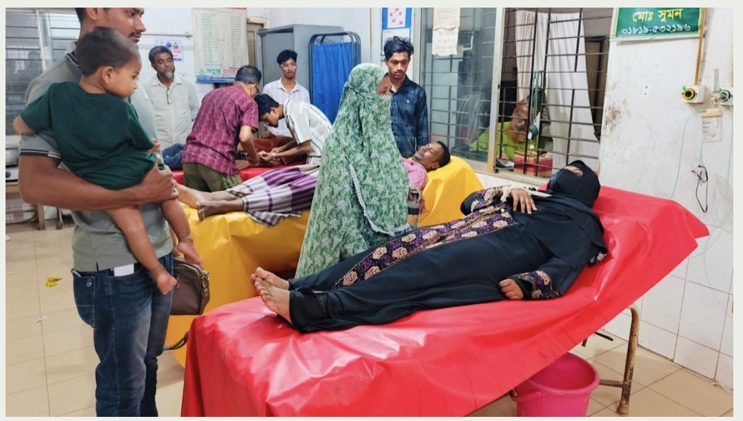 লক্ষ্মীপুরে হামলা চালিয়ে সৌদি প্রবাসীর উ...