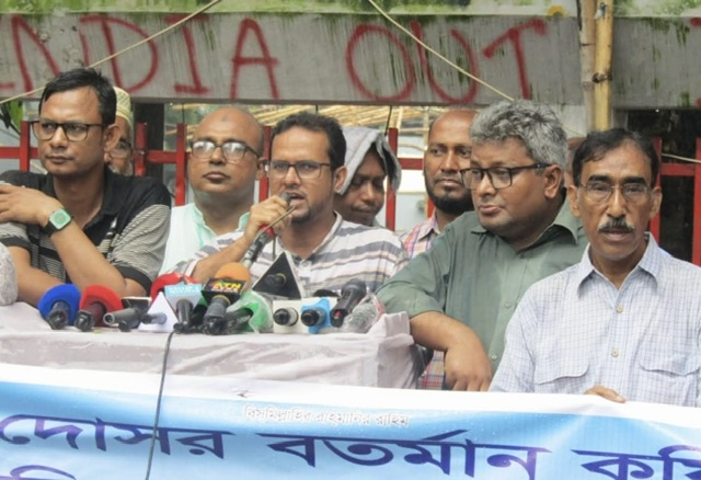 কৃষি সচিবের বিরুদ্ধে সাংবাদিক সমাজের বিক্ষোভ