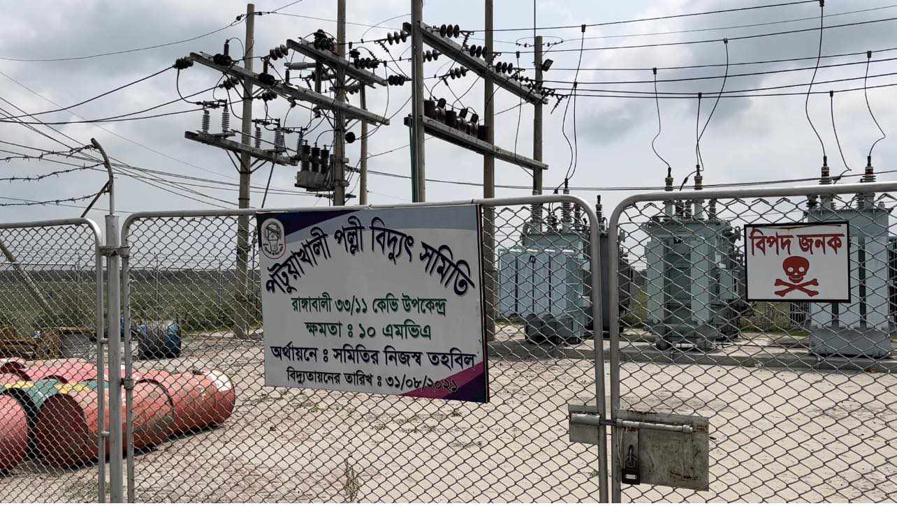 কর্মকর্তা-কর্মচারীদের অনিয়ম-দূর্নীতি আর দুর্ব্যবহারে অতিষ্ঠ চরাঞ্চলের পল্লী বিদ্যুৎ সমিতির গ্রাহকরা