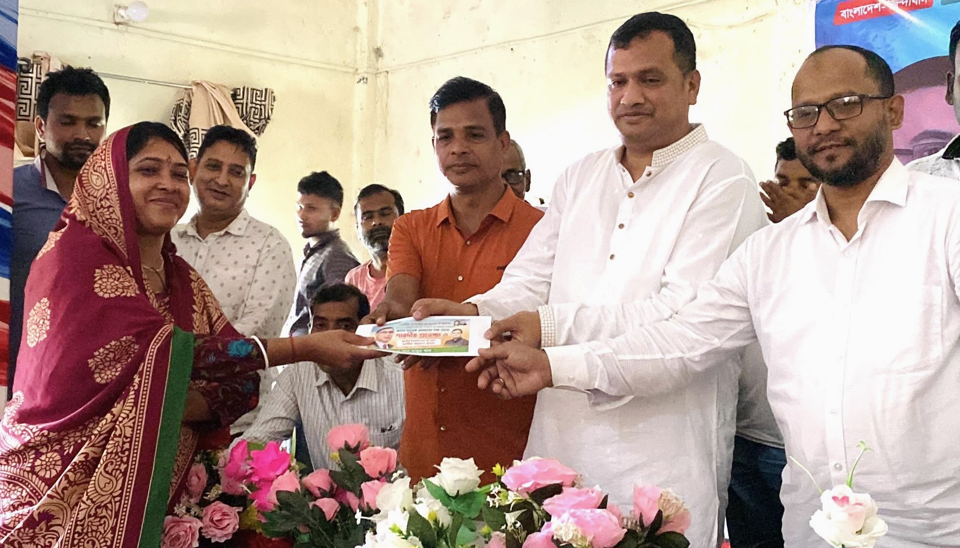 তারেক রহমানের নির্দেশে মঠবাড়িয়ার ৭৭টি পূজামণ্ডপে মামুন খানের আর্থিক অনুদান